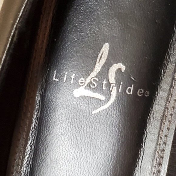 Black Heel Closed Toe Shoes Size 8 1/2 - Picture 4 of 7